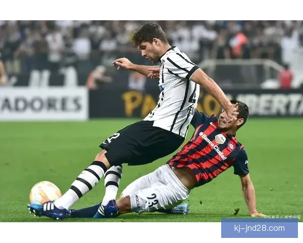 艾斯图第安特与卡拉波保激战三比二全场精彩回顾与分析